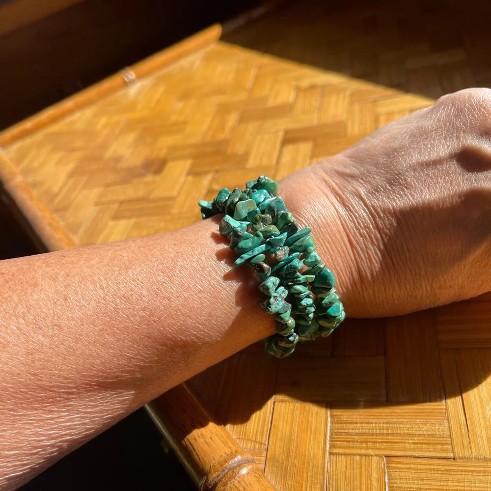 Genuine vintage turquoise chip bracelet on memory wire - Picture 5 of 7